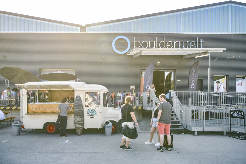 Boulderwelt Dortmund Summer Session Event Bouldern Boulderhalle BoulderSpaß Camp Foodtruck Zum kleinen Esel